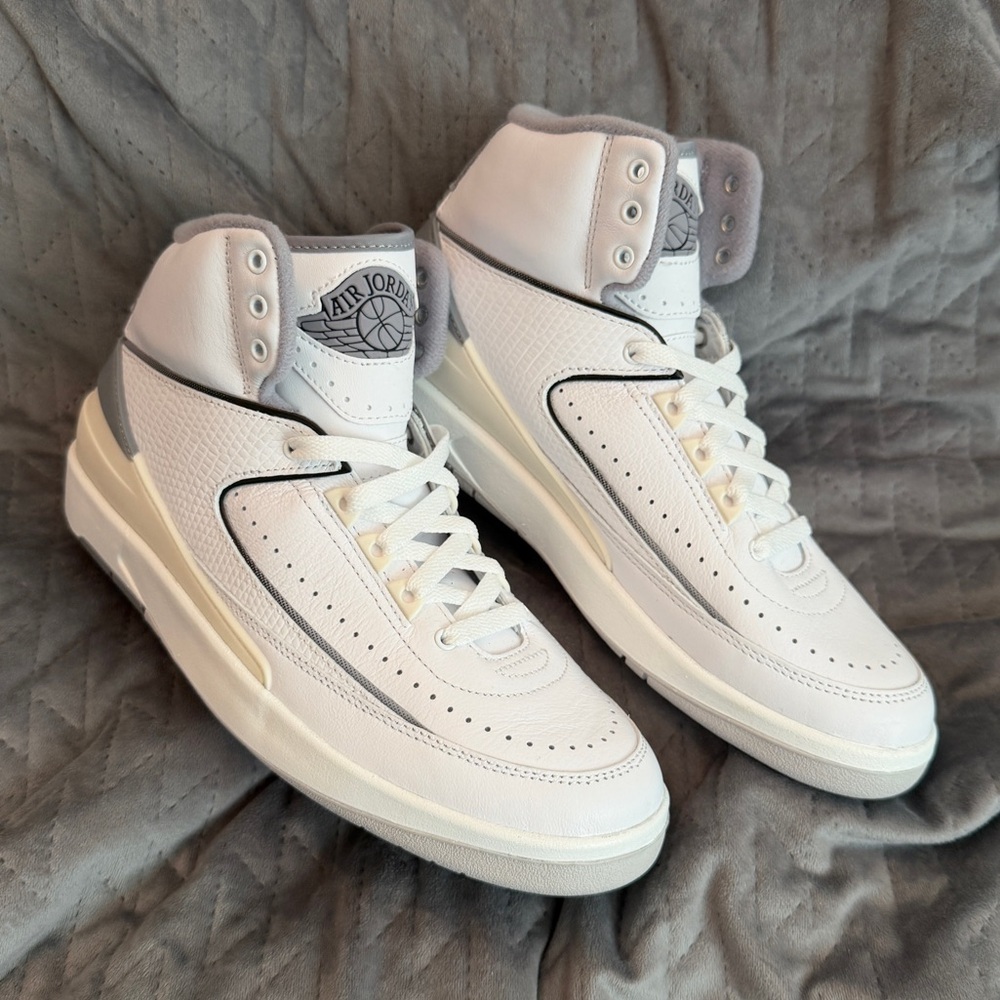 Jordan 2 retro gs
Cement grey
Brand new